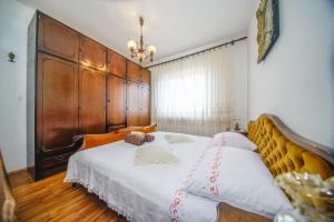 Apartments with parking space Splitska, Brac - 2857