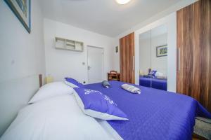 Apartments with parking space Splitska, Brac - 2857