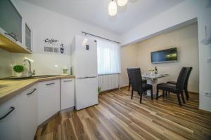 Apartments with parking space Splitska, Brac - 2857