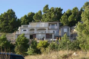 Isolated apartments with a parking space Cove Vela Farska, Brac - 2897