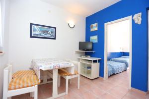 Apartments by the sea Okrug Donji, Ciovo - 2977