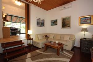 Apartments by the sea Splitska, Brac - 2865