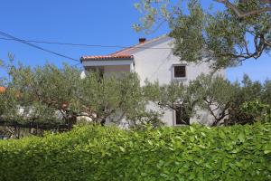 Apartments with a parking space Supetar, Brac - 2903