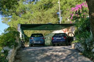 Apartments by the sea Pucisca, Brac - 2927