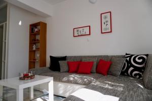 Apartments by the sea Pucisca, Brac - 2927