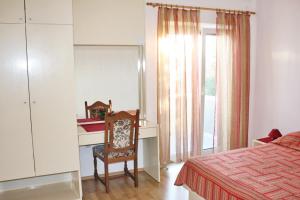 Apartments by the sea Bol, Brac - 2905