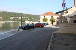 Apartments by the sea Pucisca, Brac - 2942