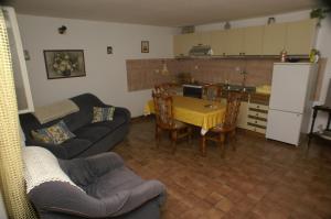 Apartments with parking space Supetar, Brac - 2850