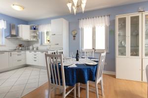 Apartments by the sea Sumartin, Brac - 2940