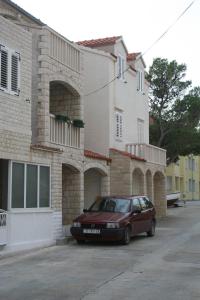 Apartments and rooms with parking space Bol, Brac - 2873