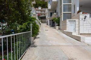 Apartments by the sea Duce, Omis - 2992 