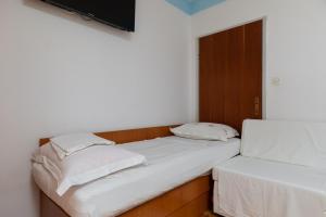 Apartments by the sea Duce, Omis - 2992