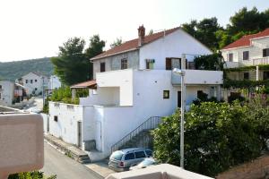 Apartments with a parking space Postira, Brac - 2919