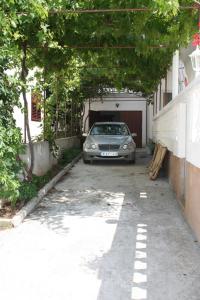 Apartments with a parking space Vodice - 2995