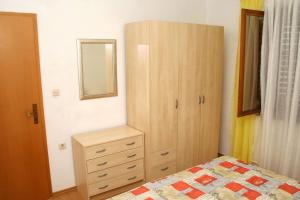 Apartments with parking space Postira, Brac - 2919