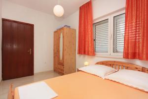 Apartments with parking space Vodice - 2995