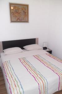 Apartments by the sea Splitska, Brac - 2923