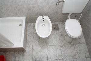 Apartments with parking space Bol, Brac - 2884