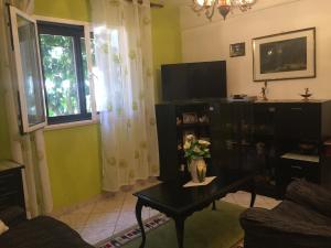 Apartments by the sea Mirca, Brac - 2886