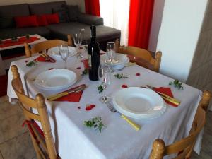 Apartments with parking space Supetar, Brac - 2896