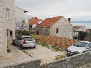 Apartments with a parking space Bol, Brac - 2890