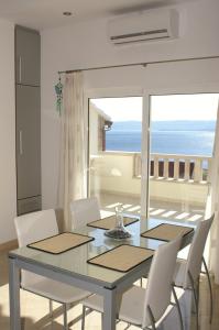 Apartments with parking space Bol, Brac - 2900