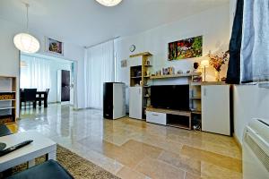 Apartments with parking space Postira, Brac - 2913