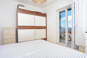 Apartments with parking space Postira, Brac - 2913