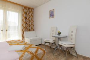 Apartments by the sea Duce, Omis - 2992