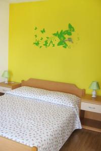 Apartments and rooms with parking space Bol, Brac - 2878