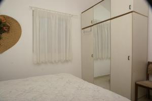 Isolated apartments with a parking space Cove Vela Farska, Brac - 2897