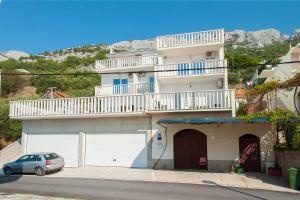 Apartments with a parking space Pisak, Omis - 2827