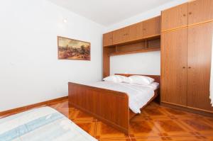 Apartments with parking space Pisak, Omis - 2827
