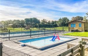 2 Bedroom Amazing Home In Tzummarum