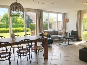 Bungalow 6 op Recreatiepark De Wielen