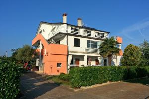 Apartments and rooms with a swimming pool Babici, Umag - 3046 