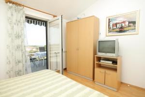 Apartments and rooms with a swimming pool Babici, Umag - 3046