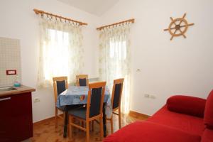 Apartments and rooms with a swimming pool Babici, Umag - 3046