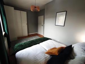 Sloneczny apartament w centrum z parkingiem