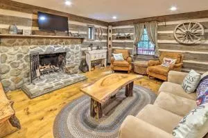 Cozy Creekside Mountain Escape with Hot Tub! - Batesville