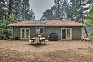 Step-Free Hawkins Bar Home Near Trinity River