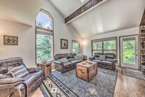 Cozy Cloudcroft Townhome about 1 Mi to Burro Ave!