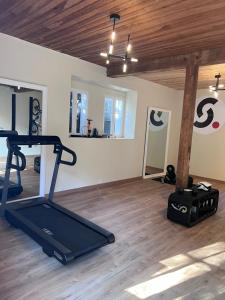 Villas Luxury Pyrenees Villa, Tourmalet, gardens, gym : photos des chambres