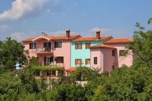 Family friendly apartments with a swimming pool Krnica, Marcana - 3029