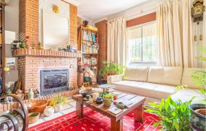 Amazing Home In Alhaurin De La Torre