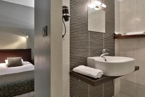 Hotels Le Coligny : photos des chambres