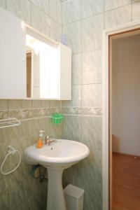 Apartments and rooms with a swimming pool Babici, Umag - 3046