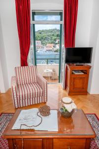 Rooms with a swimming pool Tisno, Murter - 3219