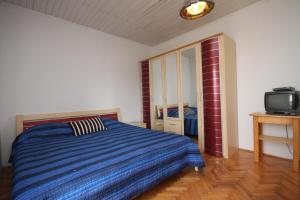 Rooms with a swimming pool Metajna, Pag - 3306