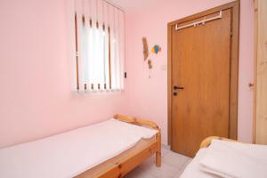 Apartments by the sea Kosljun, Pag - 3321